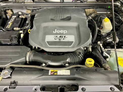 Used 2013 Jeep Wrangler Sport AWD/4WD image 5