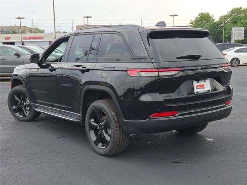 New 2025 Jeep Grand Cherokee Altitude image 16