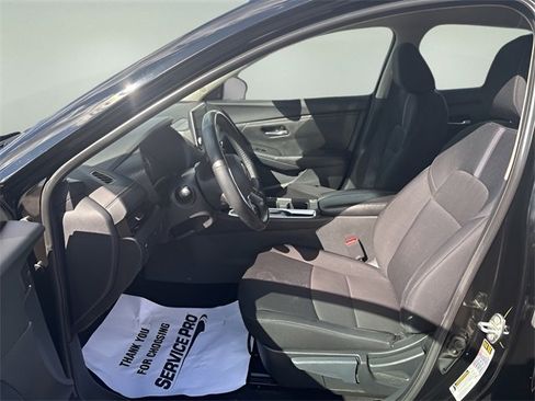 Used 2022 Nissan Sentra SV w/ Trunk Package image 7