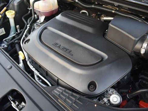 Used 2024 Chrysler Pacifica Touring-L FWD image 39