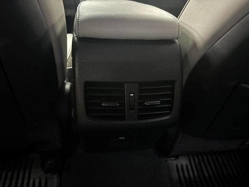 Used 2018 Lexus ES 350 w/ Luxury Package w/Wood Trim image 24