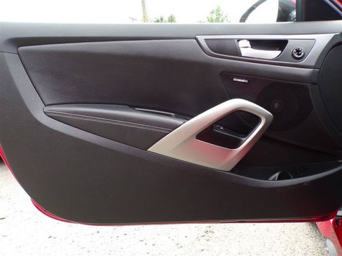 Used 2016 Hyundai Veloster Turbo w/ Option Group 04 FWD image 13