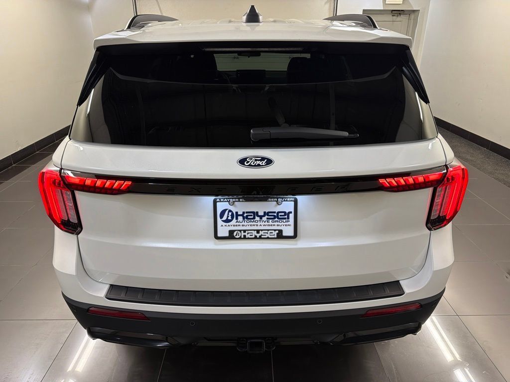 New 2027 Ford Explorer ST-Line AWD/4WD image 5