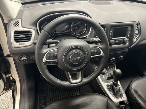 Used 2018 Jeep Compass Latitude w/ Cold Weather Group image 13