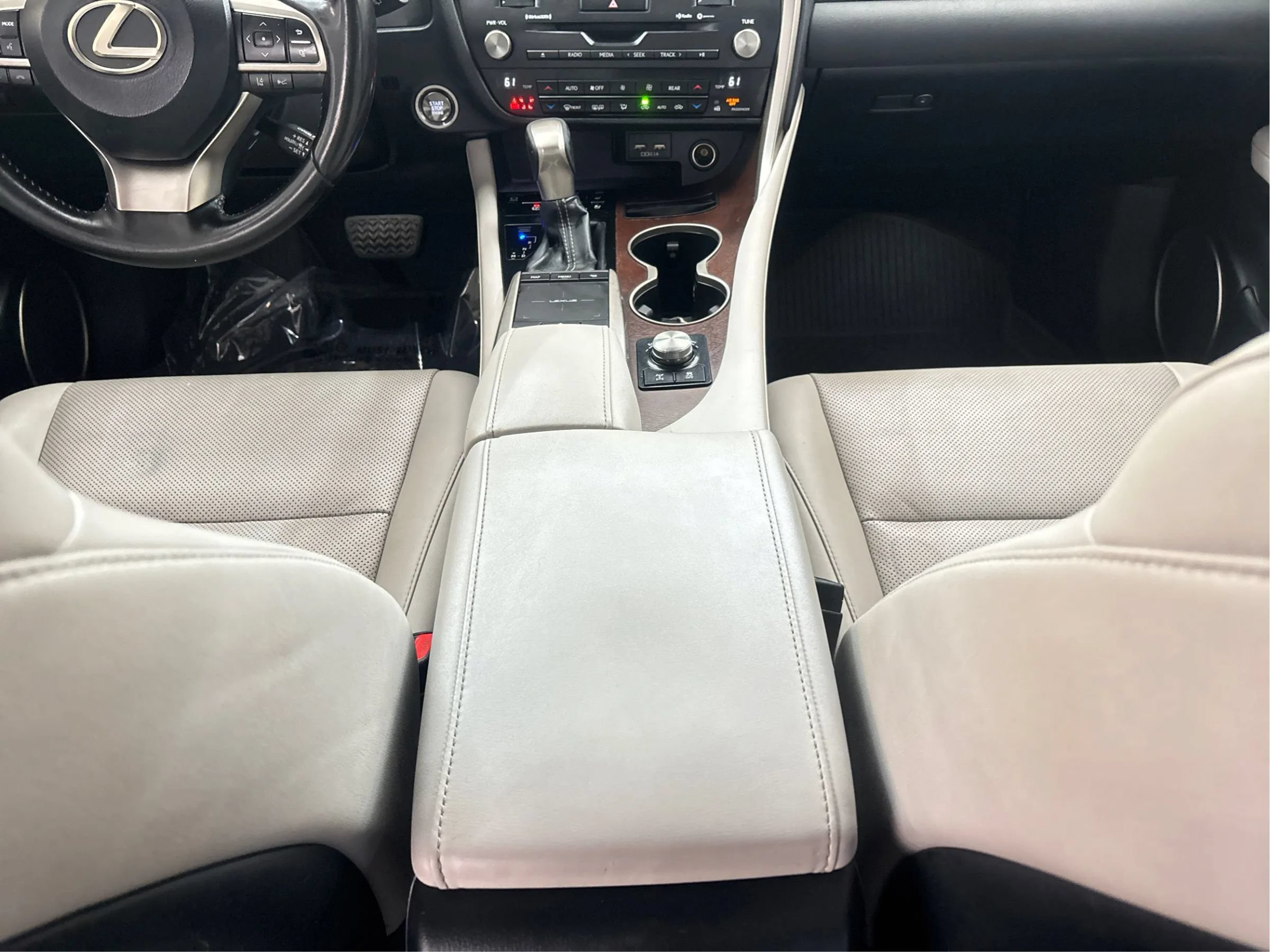 Used 2020 Lexus RX 350L Premium w/ Premium Package AWD/4WD image 22