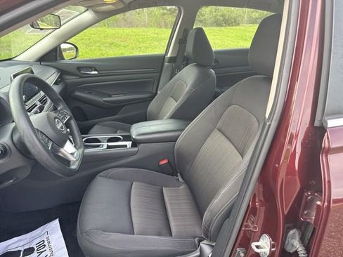 Used 2024 Nissan Altima 2.5 SV image 16