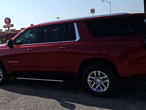 Used 2024 Chevrolet Suburban LT w/ Luxury Package AWD/4WD image 5
