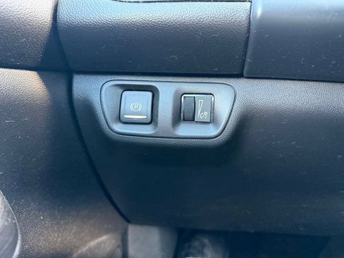 Used 2023 GMC Acadia SLT AWD/4WD image 18