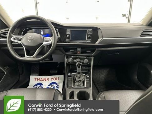 Used 2024 Volkswagen Jetta SE w/ Panoramic Sunroof Package image 10