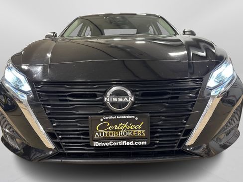 Used 2025 Nissan Altima 2.5 SV image 10