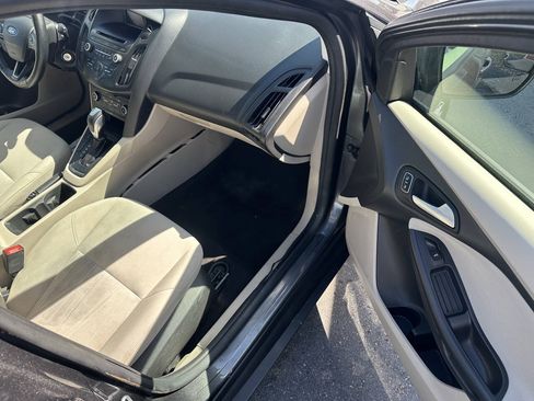 Used 2015 Ford Focus SE w/ SE Cold Weather Package FWD image 6