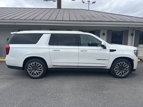 Used 2023 GMC Yukon XL Denali Ultimate AWD/4WD image 2