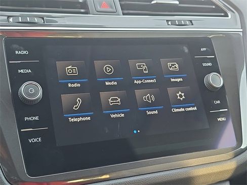 Used 2019 Volkswagen Tiguan SE w/ Panoramic Sunroof Package image 24