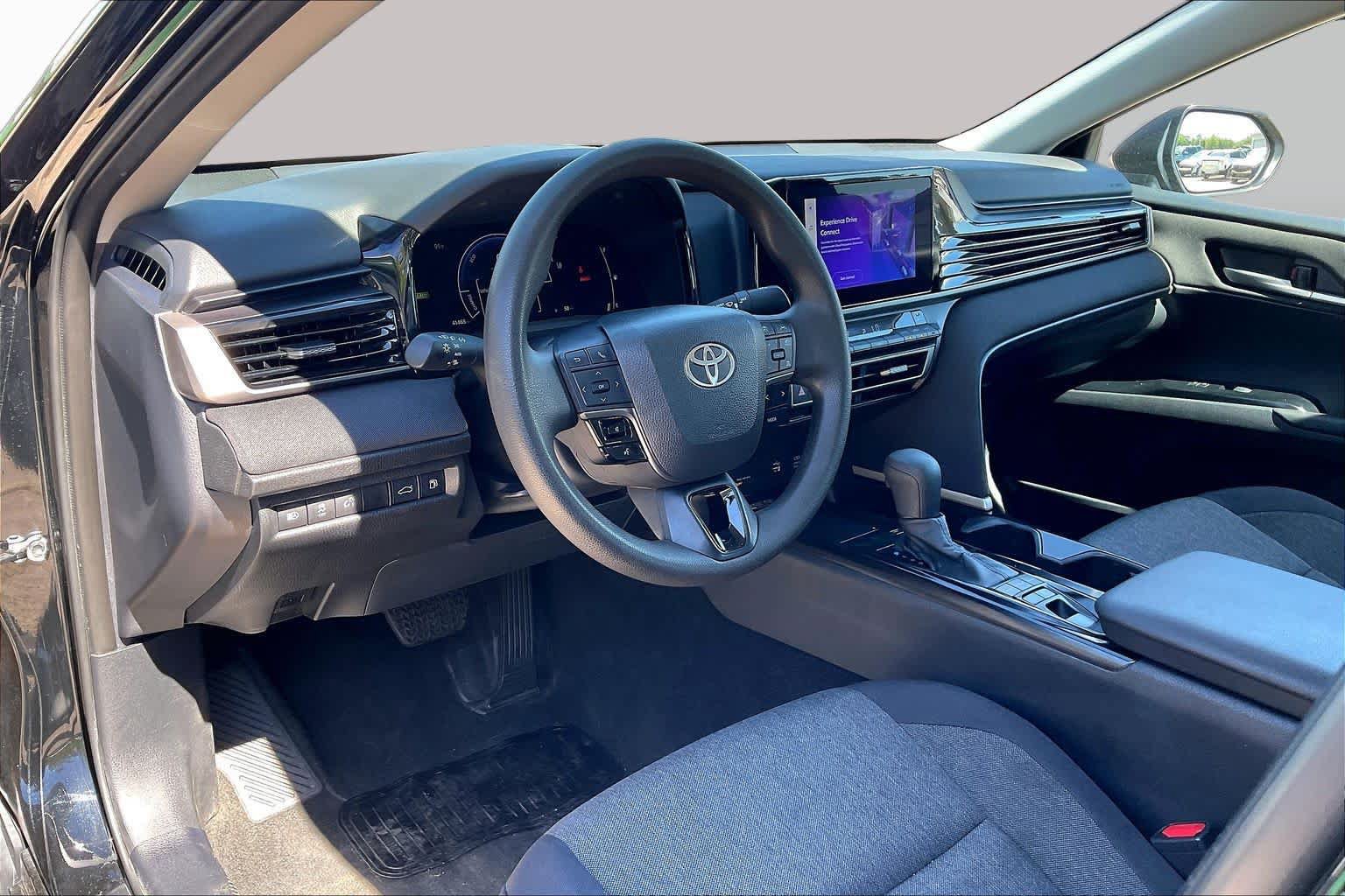 Used 2025 Toyota Camry LE FWD image 17