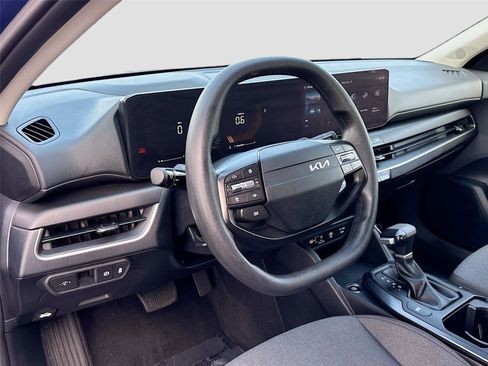 Used 2025 Kia K4 LXS image 9