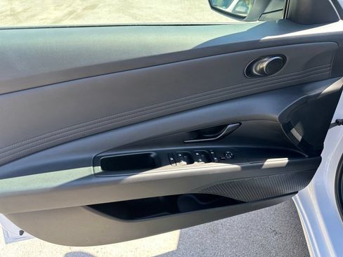 Certified 2025 Hyundai Elantra Sport FWD image 12