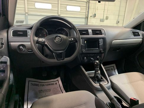Used 2017 Volkswagen Jetta S image 4