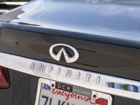 Used 2015 INFINITI Q70 L 5.6 w/ V8 Deluxe Technology Package RWD image 11