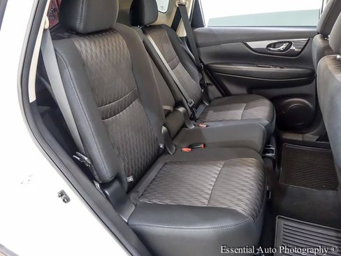 Used 2018 Nissan Rogue S AWD/4WD image 26