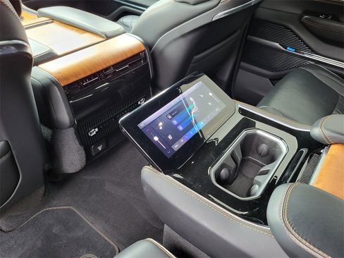 Used 2024 Jeep Grand Wagoneer L Series III image 15