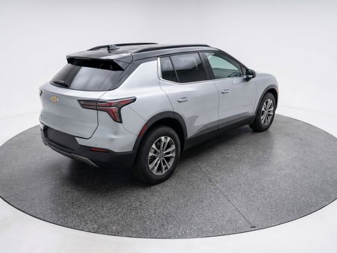 Used 2025 Chevrolet Equinox LT FWD image 9