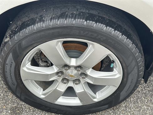 Used 2017 Chevrolet Traverse LT w/ Style and Technology Package image 6