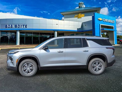 New 2026 Chevrolet Traverse LT w/ Driver Confidence Package FWD image 2