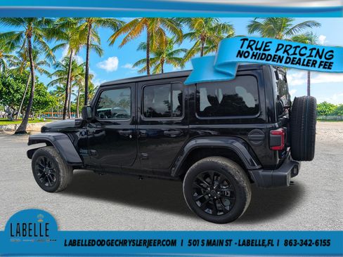 Used 2025 Jeep Wrangler Unlimited Sahara w/ Safety Group AWD/4WD image 6