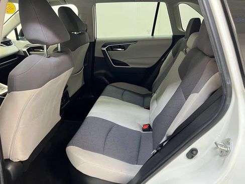 Used 2022 Toyota RAV4 XLE AWD/4WD image 28