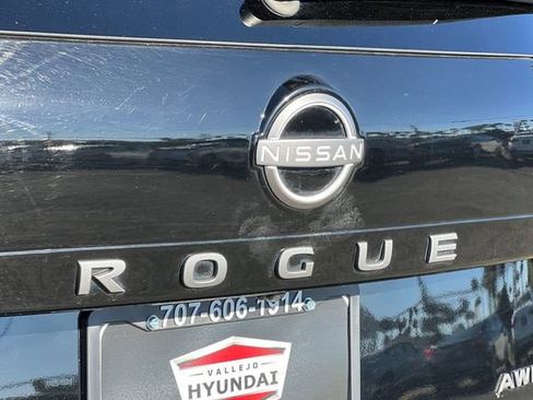 Used 2024 Nissan Rogue S image 35
