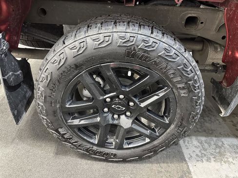 Used 2024 Chevrolet Silverado 1500 LT Trail Boss image 11