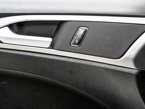 Used 2019 Ford Fusion SE image 42