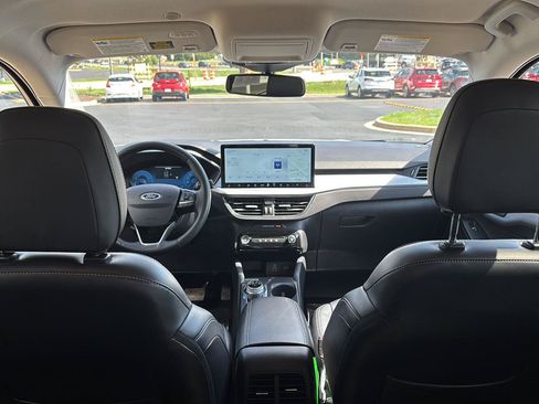 Used 2025 Ford Escape Platinum AWD/4WD image 30
