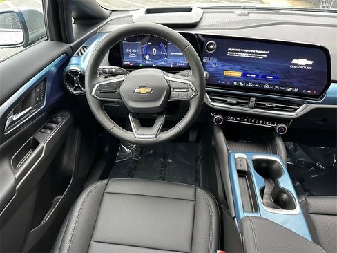 New 2026 Chevrolet Equinox EV LT image 17