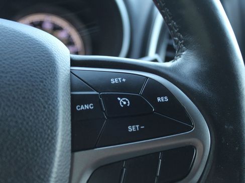 Used 2019 Jeep Cherokee Latitude w/ Cold Weather Group image 26