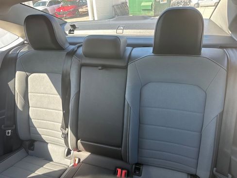 Used 2025 Volkswagen Jetta SE FWD image 19