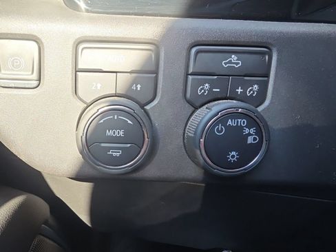 Used 2022 Chevrolet Silverado 1500 LT AWD/4WD image 26