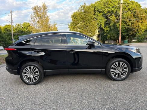 Used 2024 Toyota Venza XLE AWD/4WD image 8