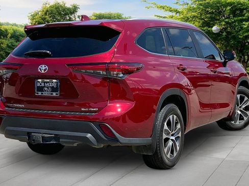 Used 2023 Toyota Highlander XLE AWD/4WD image 6