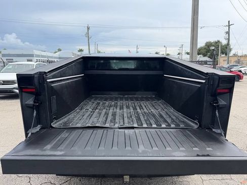 Used 2024 Tesla Cybertruck AWD Crew Cab image 13