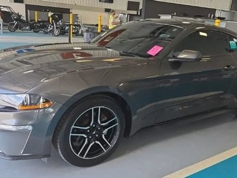 Used 2018 Ford Mustang Coupe w/ Equipment Group 101A RWD image 1