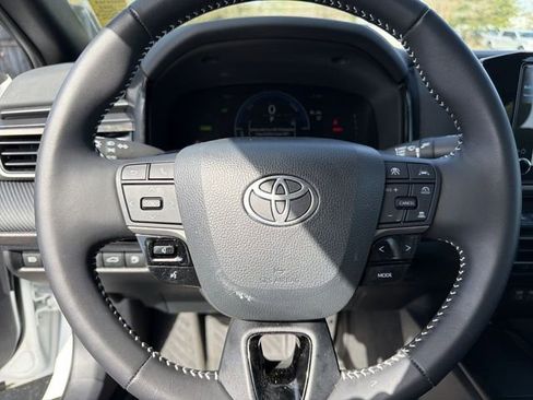 Used 2025 Toyota Camry SE FWD image 15