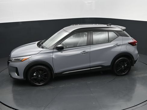 Used 2024 Nissan Kicks SR w/ SR Premium Package FWD image 28