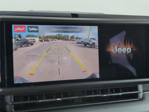 Used 2025 Jeep Gladiator Rubicon w/ Safety Group AWD/4WD image 14