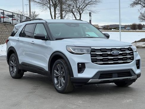 Used 2026 Ford Explorer Active w/ Active Comfort Package AWD/4WD image 38