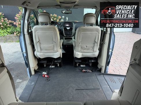 Used 2013 Chrysler Town & Country Touring FWD image 22