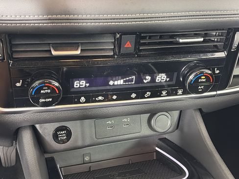 Used 2024 Nissan Rogue SL image 22