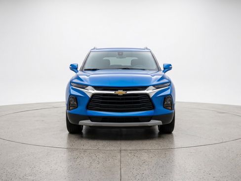 Used 2025 Chevrolet Blazer LT FWD image 2