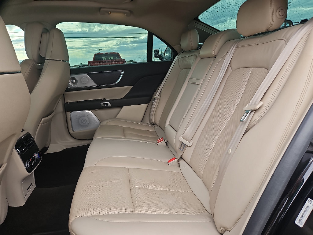 Used 2020 Lincoln Continental Reserve w/ Luxury Package AWD/4WD image 17