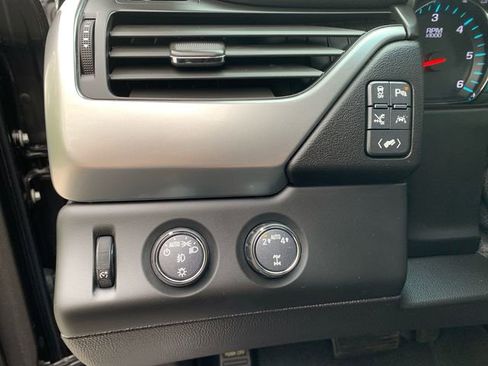 Used 2018 Chevrolet Suburban Premier AWD/4WD image 19